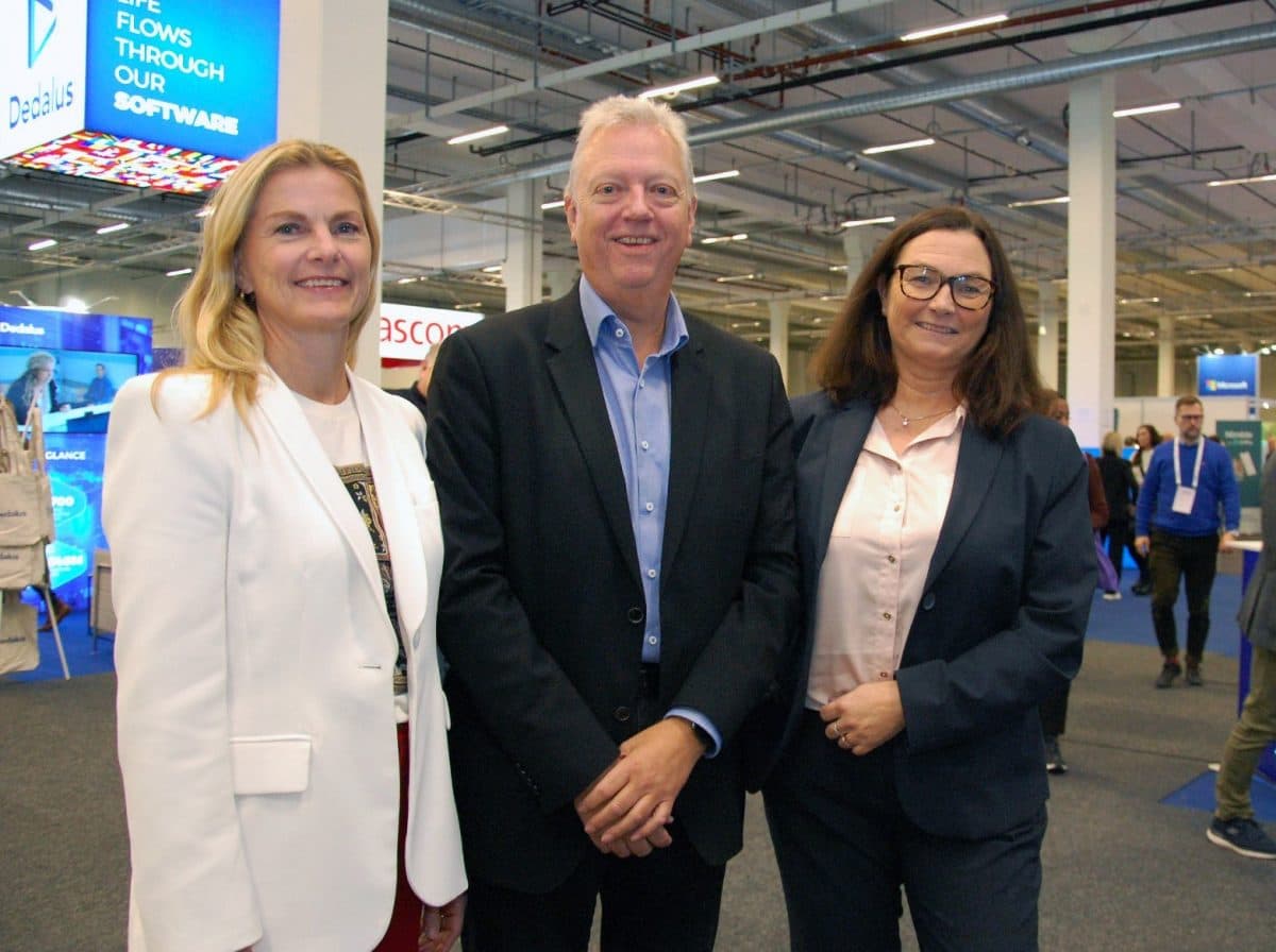 Two of the leaders from the cluster organizations, Lena Nymo Helli from USA Health Tech and John Baxter from Peak Health Momentum US and USA Smart Care Cluster, and Director of the US Department of Health and Human Services Mariann Hornnes during the EHiN conference 2022.